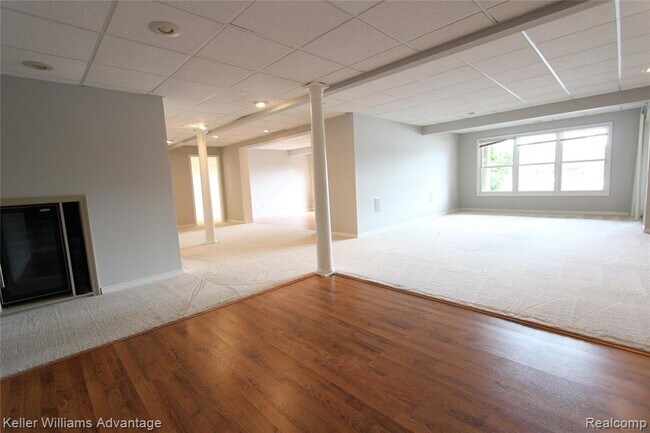 Building Photo - 18547 Clairmont Cir E