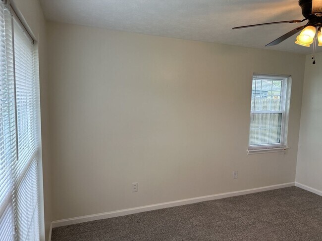 Building Photo - 112 Teal Lake Dr