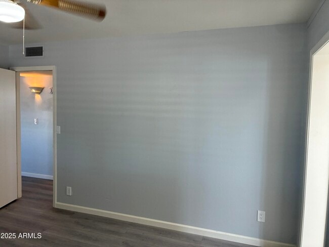 Building Photo - 10530 W Hope Dr