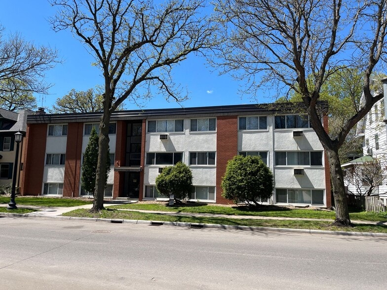 Building Photo - 2832 Humboldt Ave S.