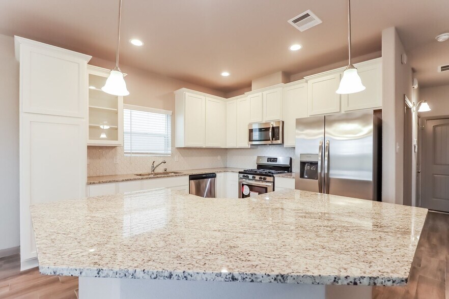 Building Photo - 7902 Cypress Country Dr