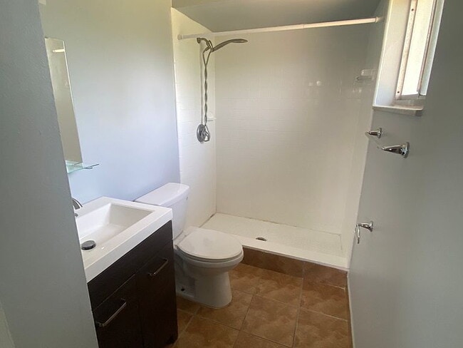 Building Photo - "Charming 2-Bed, 2-Bath Retreat in Winter ...