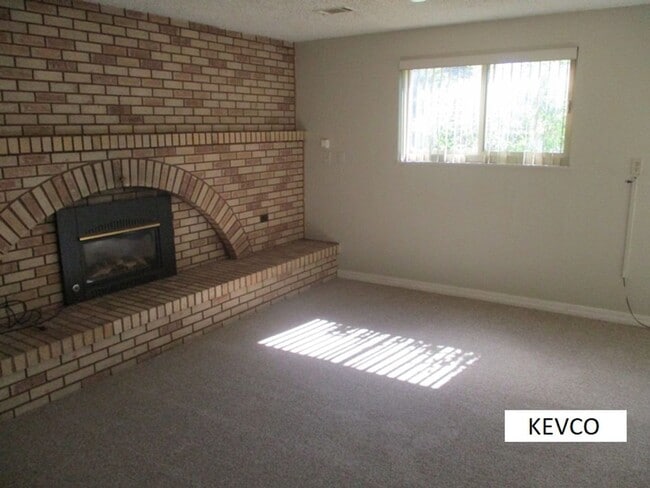 Building Photo - Wonderful Home in Campus West!