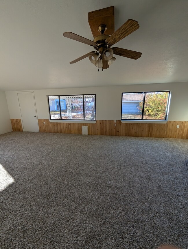 Building Photo - 225 N Main St