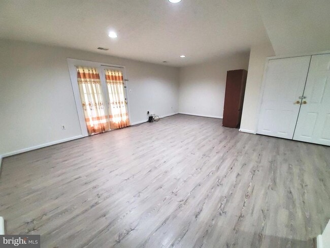 Building Photo - 7495 Digby Grn