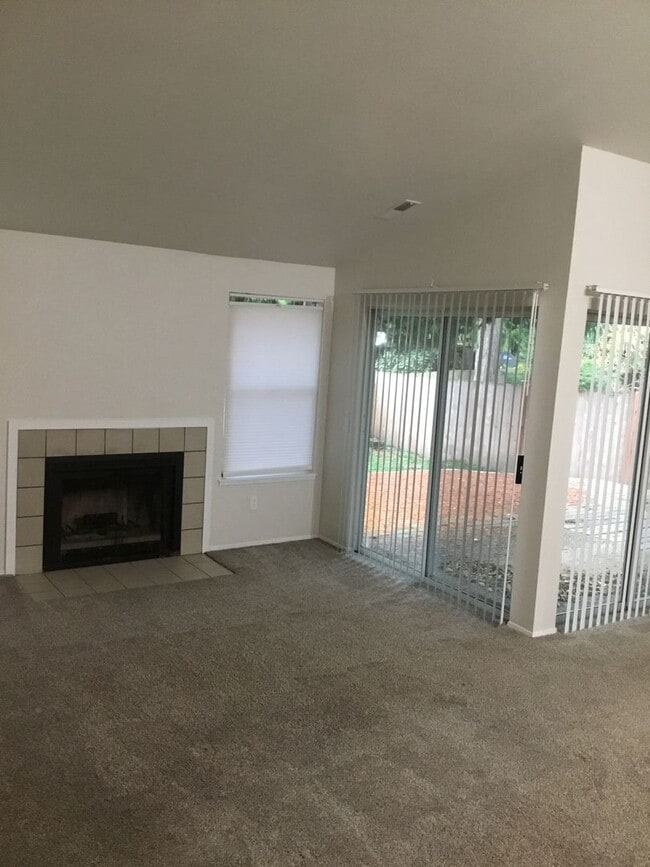 Building Photo - 3 Bedroom East Hill Home - $3,100/month