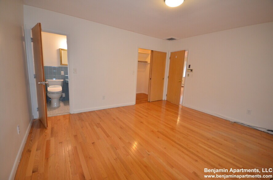 Building Photo - 20 Mossdale Rd