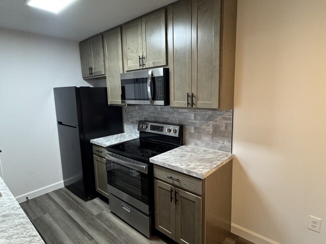 Building Photo - Hilltop Apartments