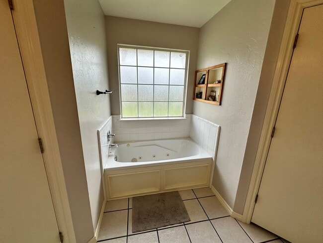 Building Photo - FOR RENT: Charming 4-Bedroom, 2-Bath Home ...