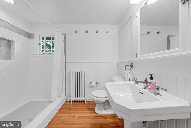 Building Photo - 6402 Ridge Dr