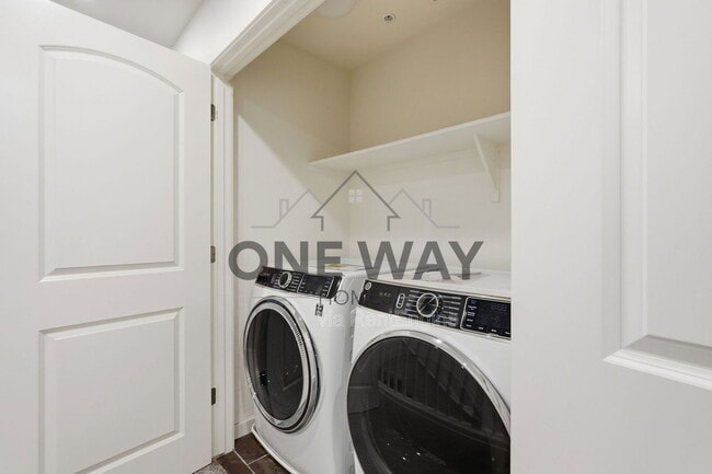 Building Photo - 1250 Abbey Ln