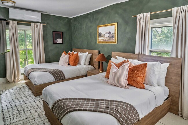 Building Photo - 52 Church St