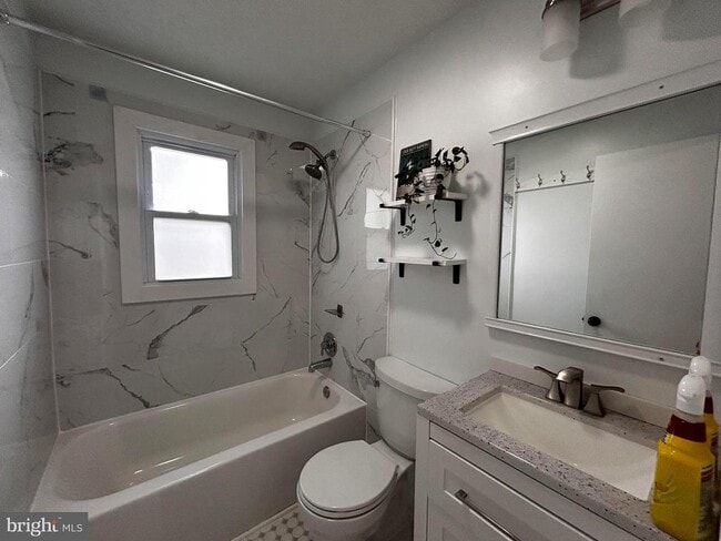 Building Photo - 112 Virginia Dr