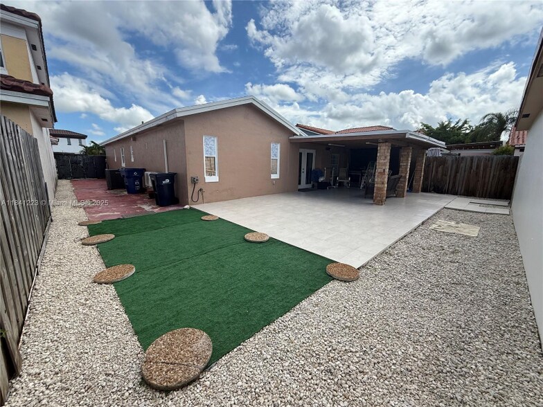 Building Photo - 13770 SW 17th Terrace