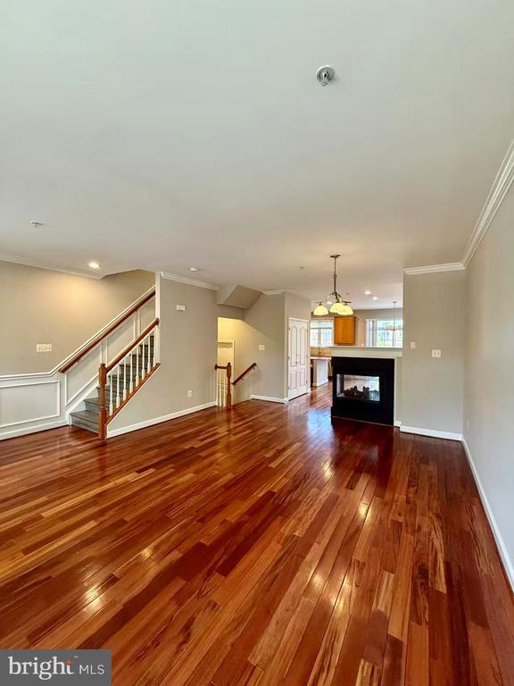 Building Photo - 612 Garden View Square