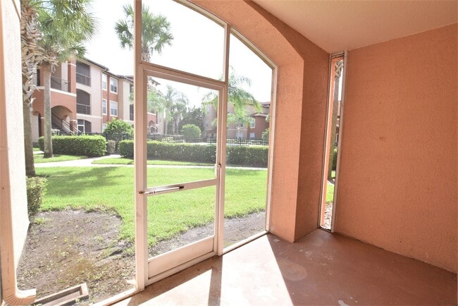 Building Photo - Resort-Style Living! Bright 1-Bedroom Cond...