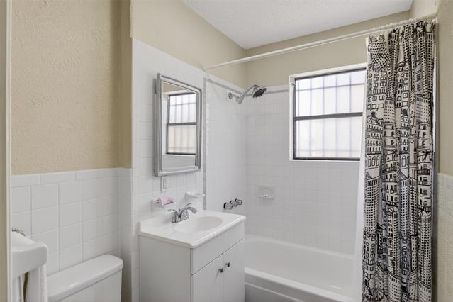 Building Photo - 3315 Rogers Ave