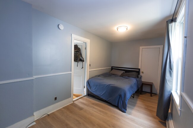 Building Photo - 108 Pool St