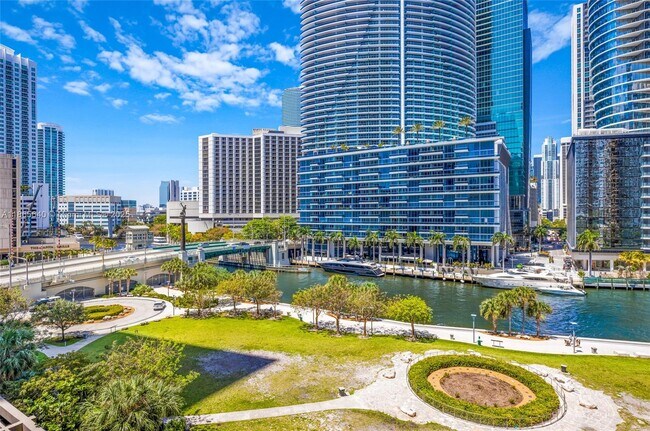 Building Photo - 475 Brickell Ave