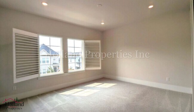 Building Photo - 3 Bedroom | 2.5 Bath Luxury Home Near Progress Ridge