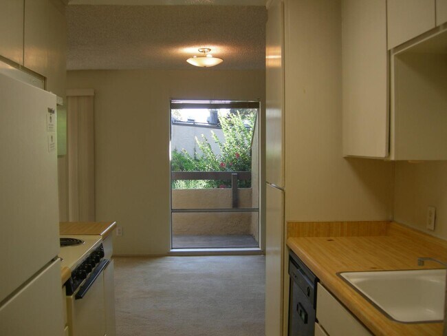 Building Photo - 310 Tradewinds Dr