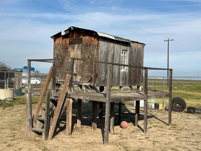 Building Photo - 7828 S Del Rey Ave