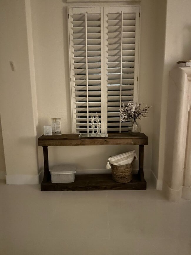 Building Photo - Stunning Fully Remodeled Luxury Home in Peccole Ranch