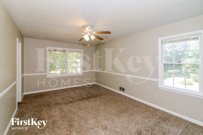 Building Photo - 632 Bralorne Dr