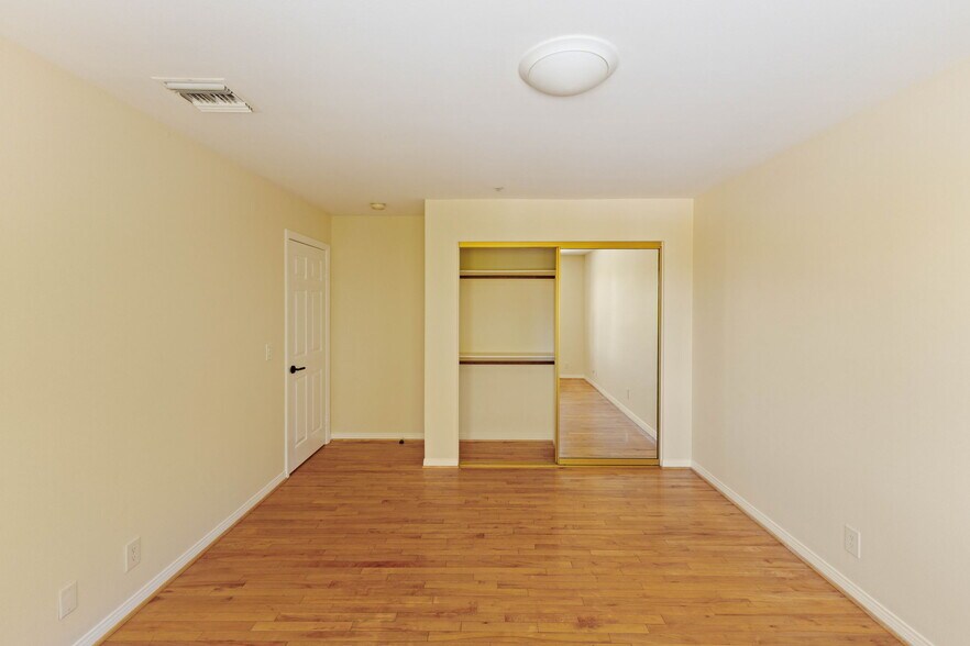 Building Photo - 5237 San Feliciano Dr