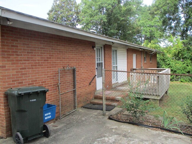 Building Photo - 1148 Ebinport Rd