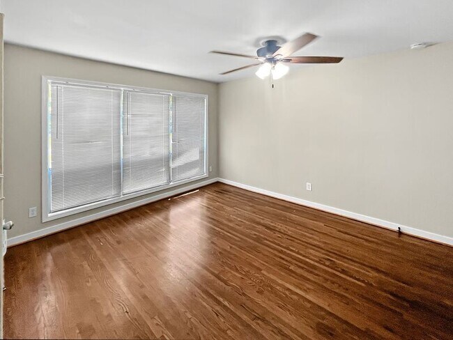 Building Photo - 244 E Haven Dr