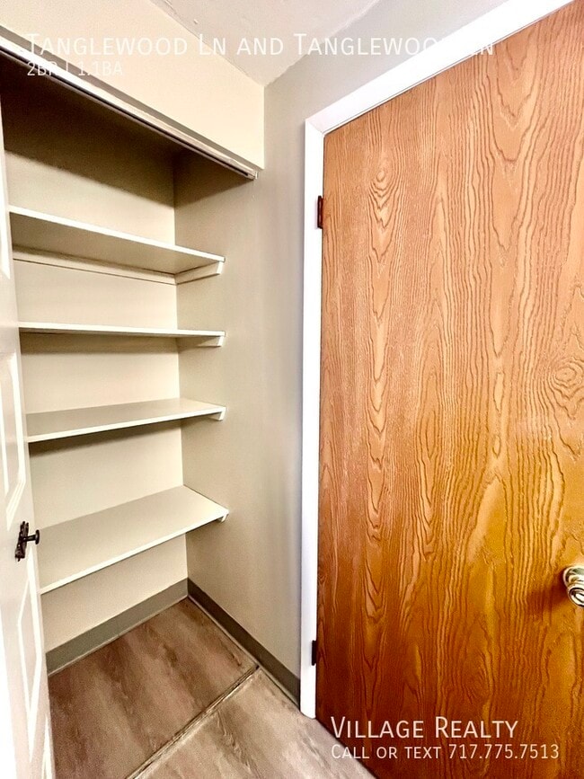 Building Photo - 442 Tanglewood Ln