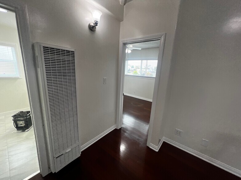 Building Photo - 323 S Francisca Ave