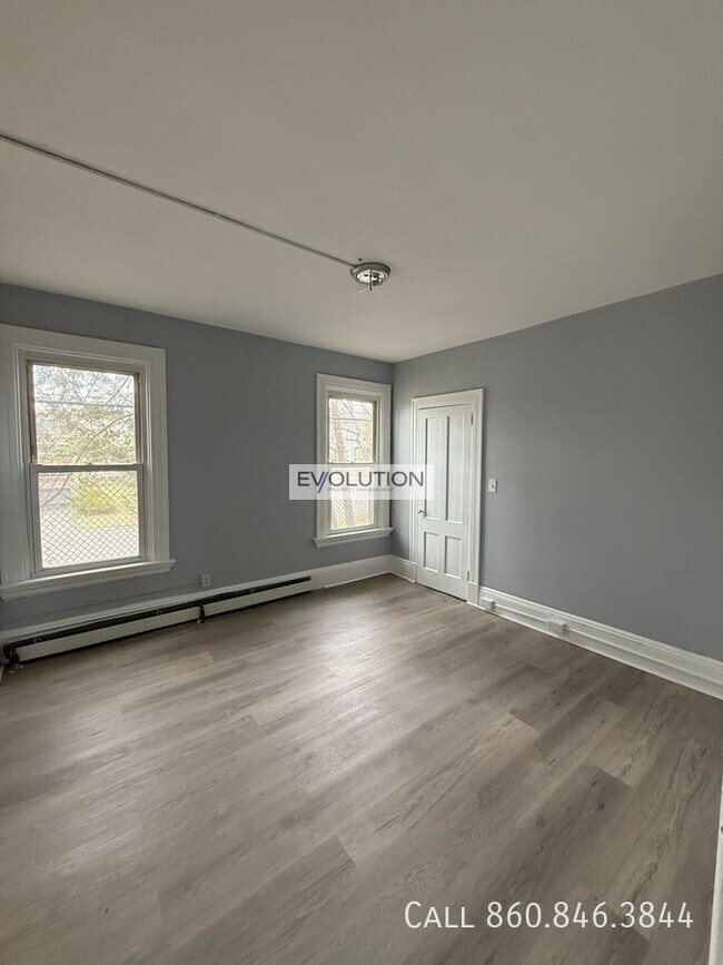 Building Photo - 96-98 Sargeant St-FL1