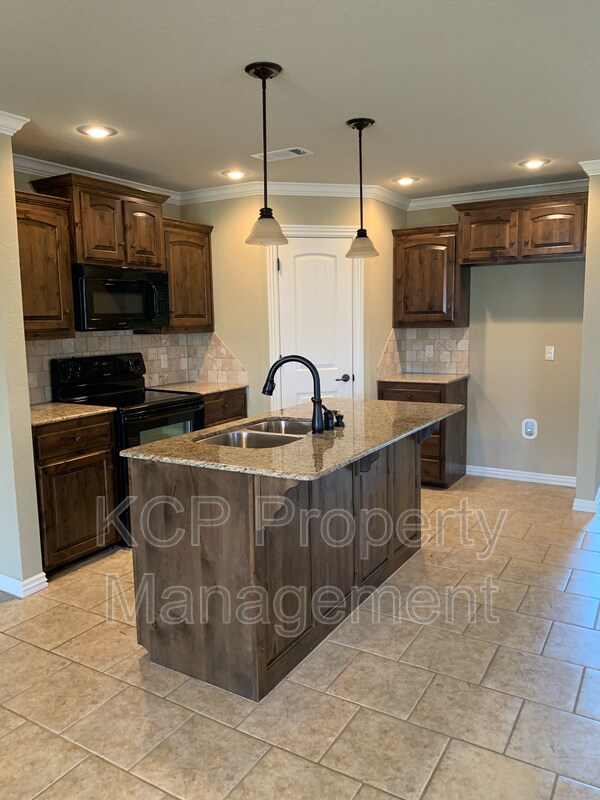 Building Photo - 6105 Red Cedar Cir