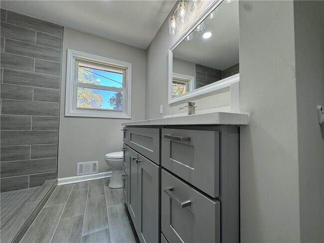 Building Photo - 3489 Creighton Rd SW