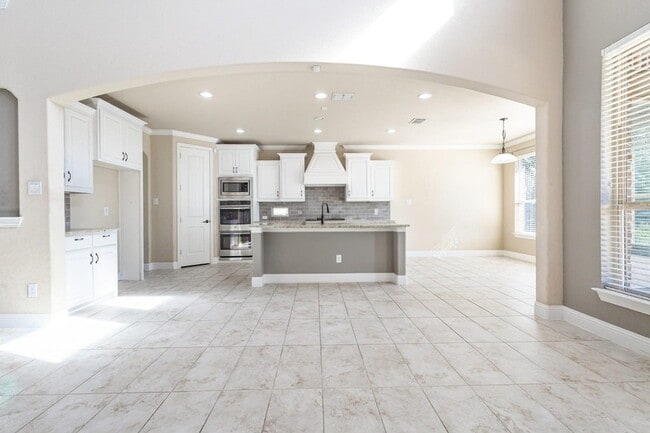 Building Photo - 14106 Summerwoods Ln