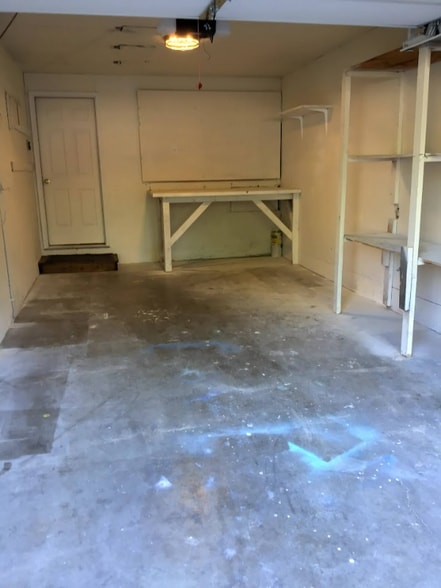 Building Photo - 705 Anna St