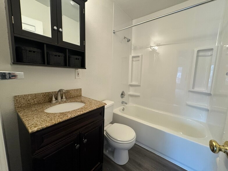 Building Photo - 110 Southvue Ct