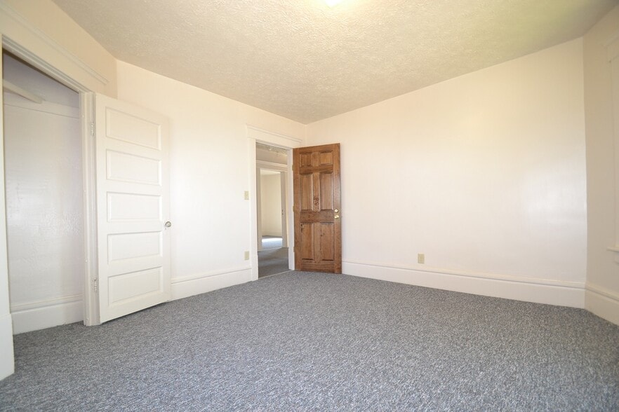 Building Photo - 547 Carroll St