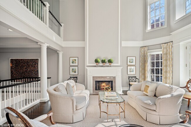 Building Photo - 38 E Elm St