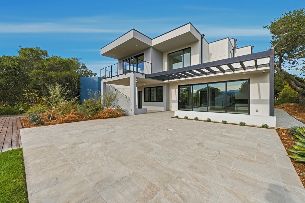 Building Photo - 10 Notre Dame Pl