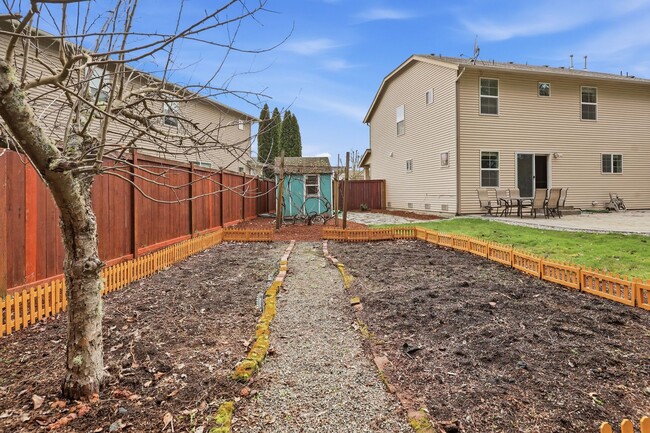 Building Photo - 3 bed 2.5 bath updated home in Tumwater School District - 2300 sq.ft. - fenced back yard.