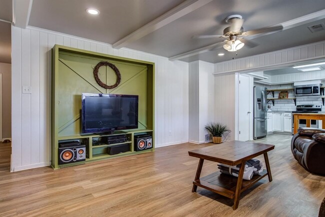 Building Photo - PRE-LEASING for AUGUST - A Great Farmhouse Chic 3/2/2 near Texas Tech