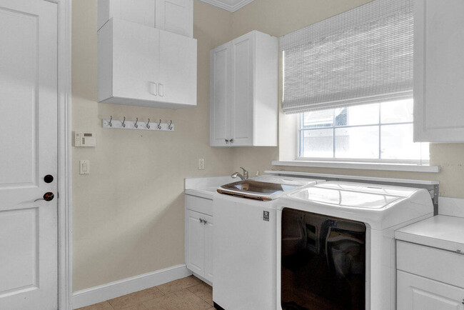 Building Photo - 9190 Spring Time Dr