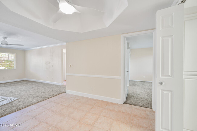 Building Photo - 805 E Townley Ave