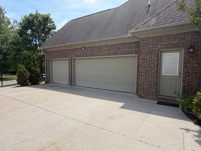 Building Photo - Spacious Executive Home in North Knox Summer Rose Subdivision