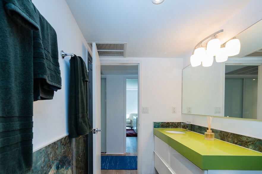 Bathroom - 900 Bay Dr