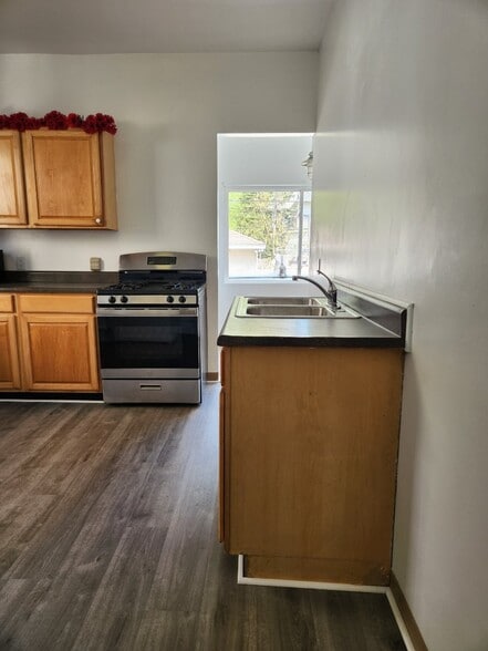 Kitchen - 1629 W Main St