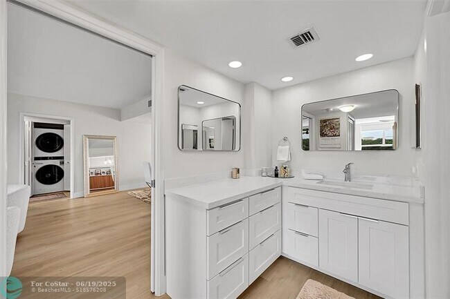 Building Photo - 555 Oaks Ln